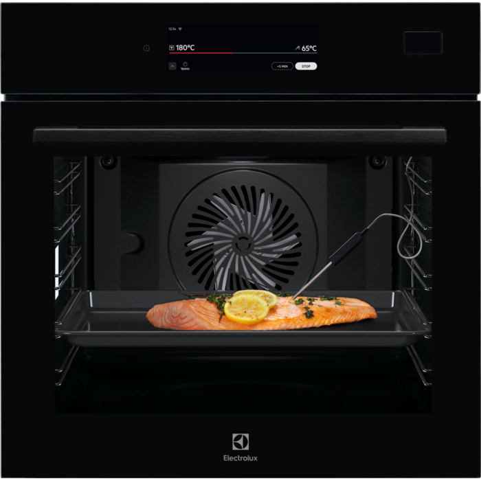 Electrolux 900 ProAssist with SteamPro ugradna rerna