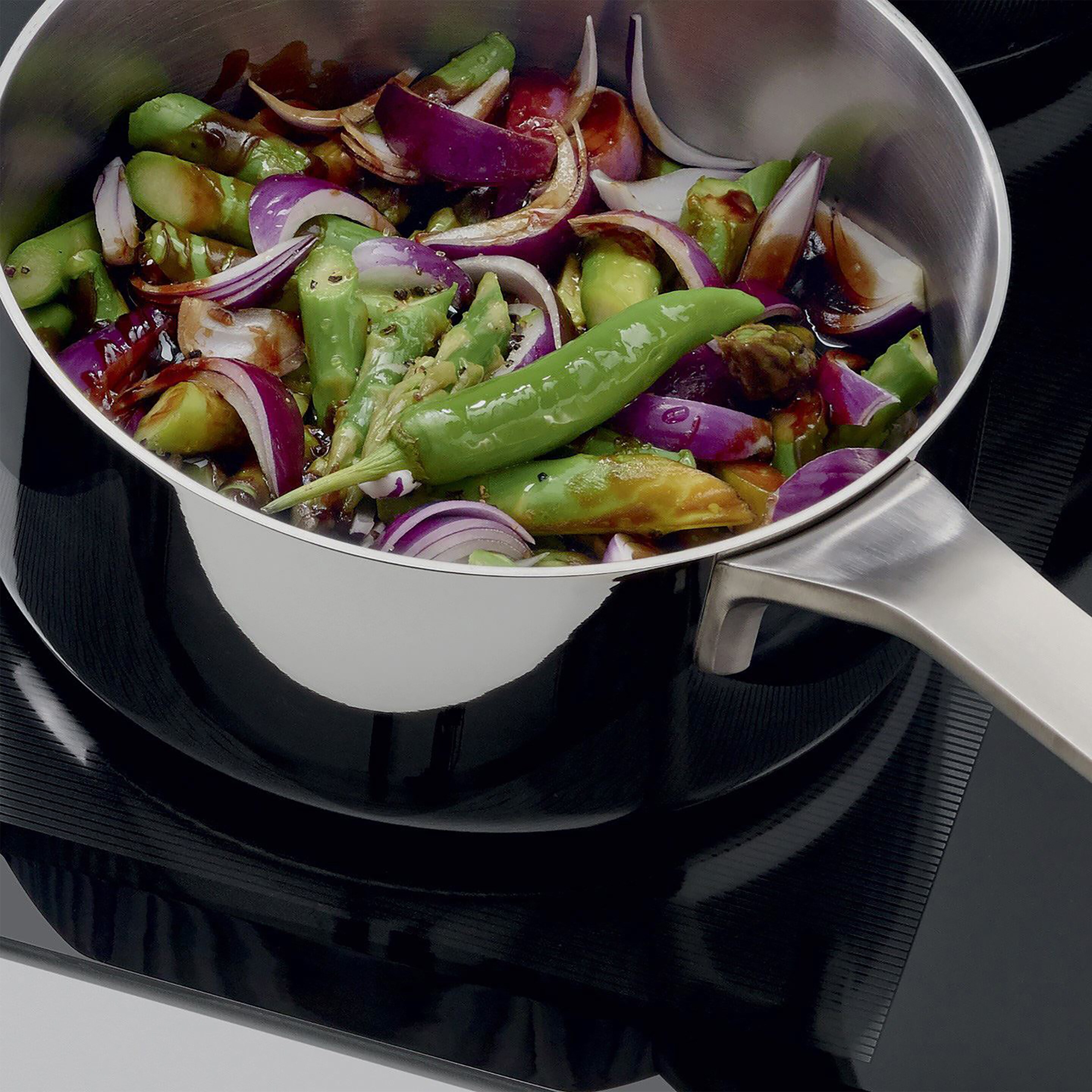 Kolekcija Infinite Chef posuđa za kuvanje na indukcionoj ploči