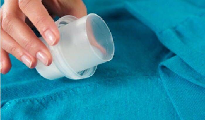 pour detergent on garment