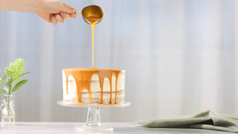 Karamelom prekrivena torta