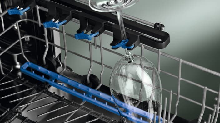 Dishwasher with GlassHolder