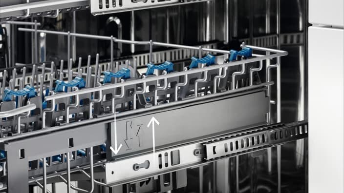 Dishwasher with QuickLift basket