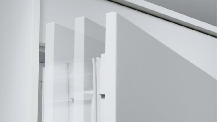 Fridge soft closing door