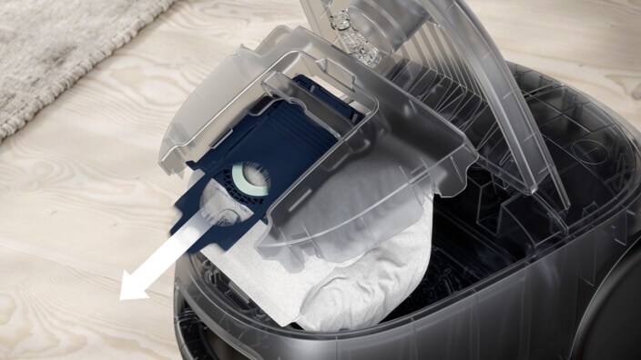 Emptying vacuum cleaner