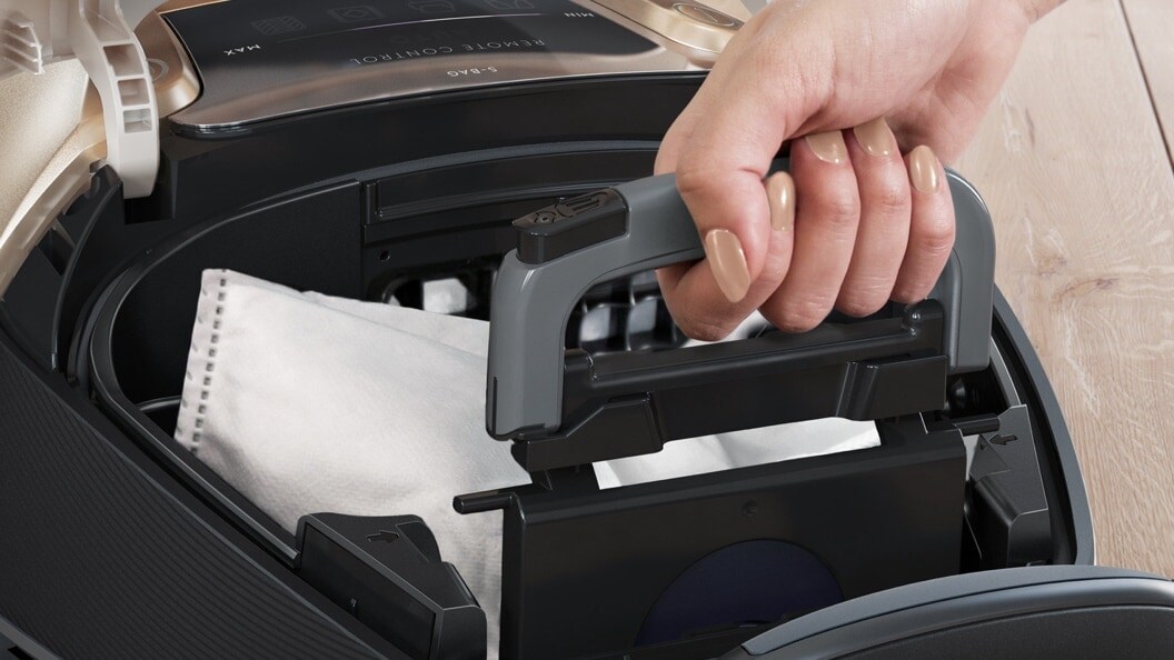 Changing vacuum bag