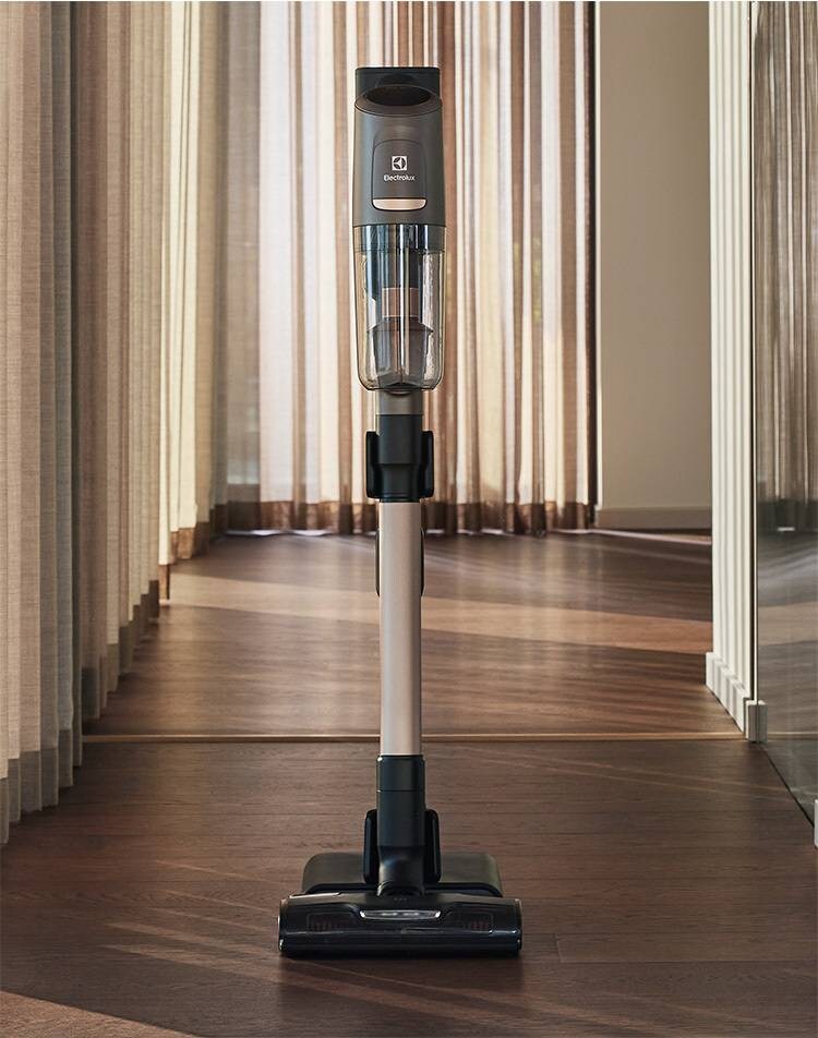 800 Cordless cleaner in living room