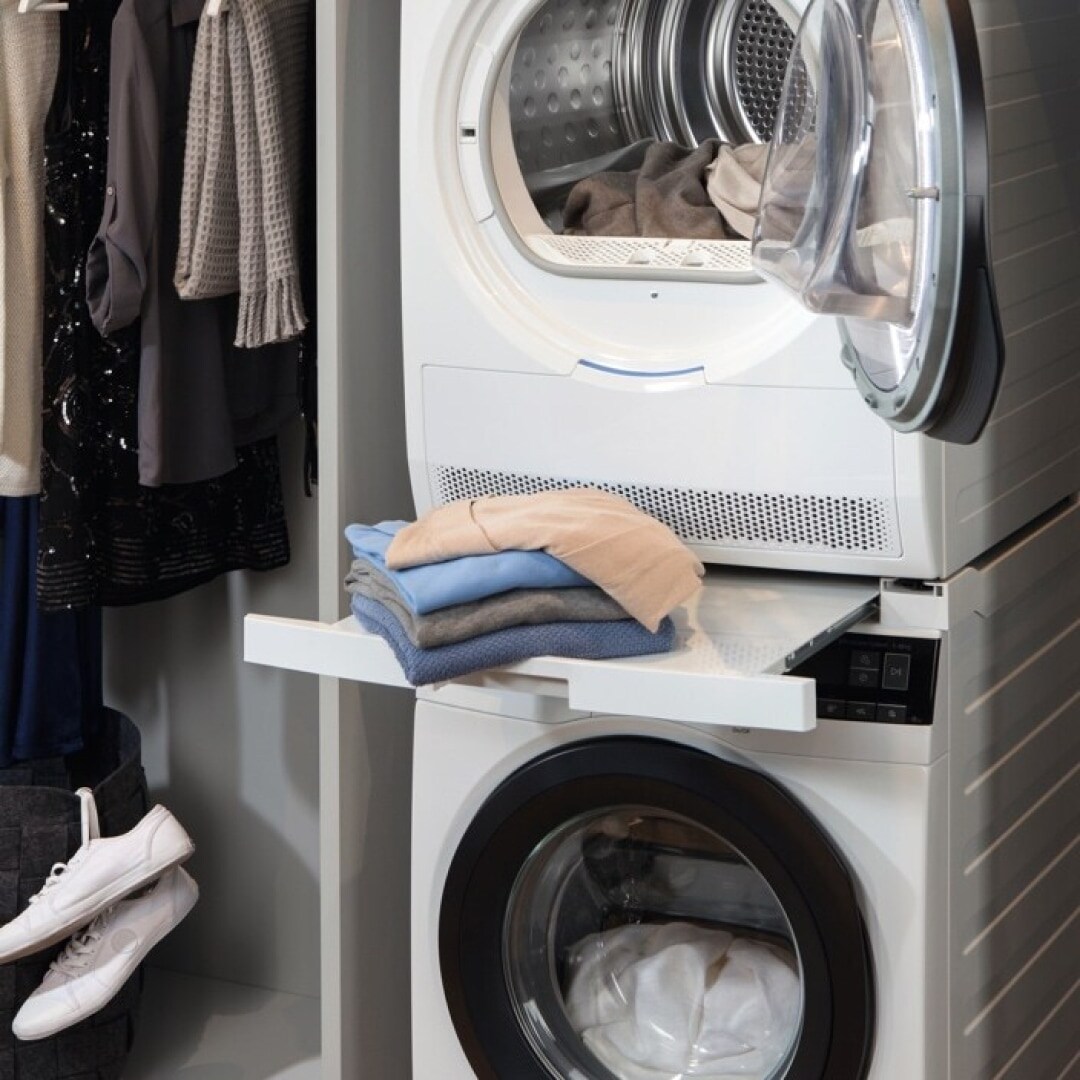 Washing machine and tumble dryer stacked upon each other.